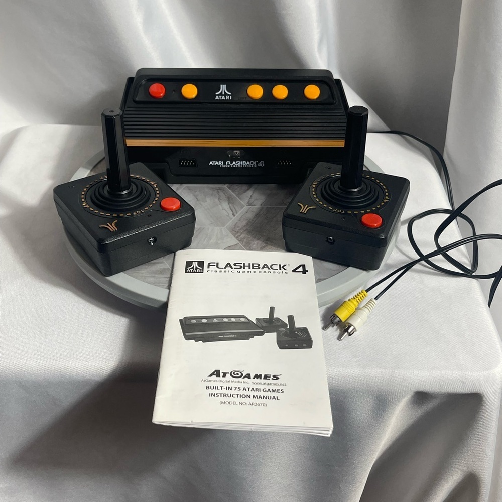 Atari Flashback 4 Console with Controllers 2012 Novelty Games